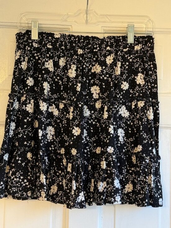 Dresses & Skirts - Black & White Floral Tiered Mini Skirt